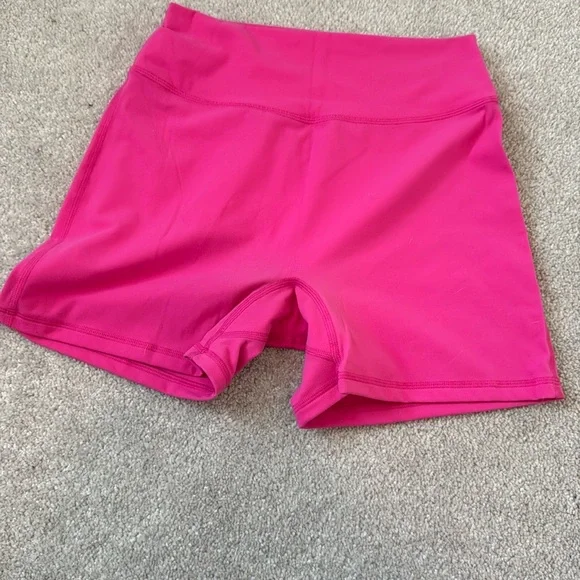 Buff Bunny Legacy Short - Picture 2 of 3